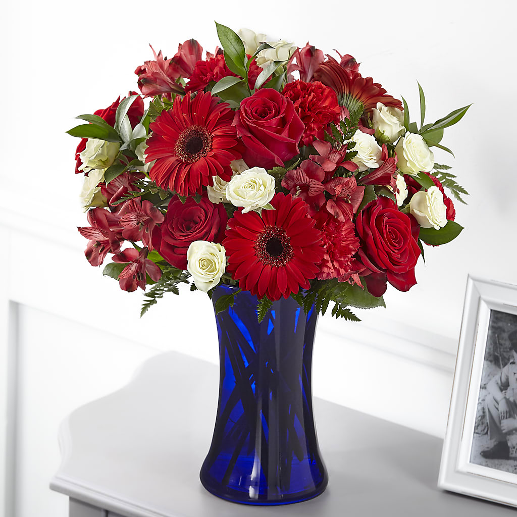 Hearts Embrace Bouquet – Amour Florist, Belford NJ