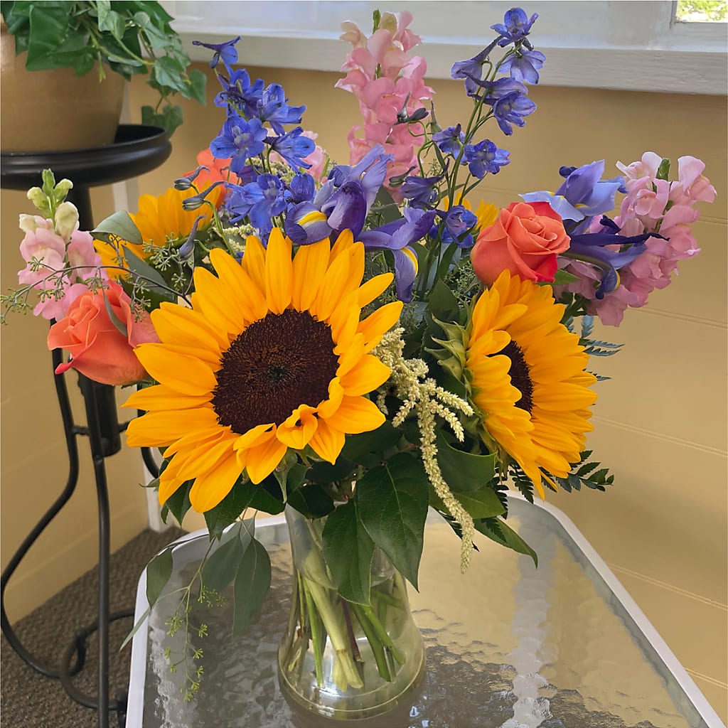 Rays of Life Bouquet –  Amour Florist, Belford NJ