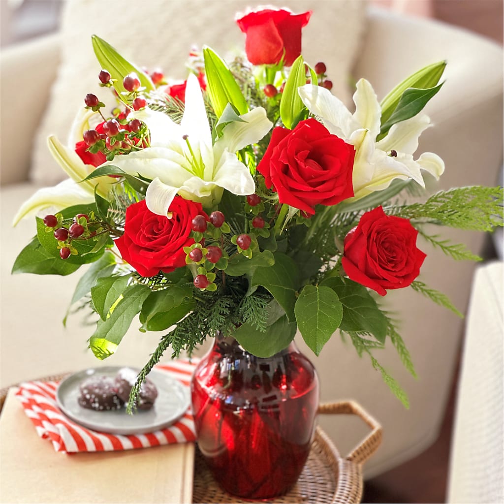 Evergreen Delight Bouquet –  Amour Florist, Belford NJ